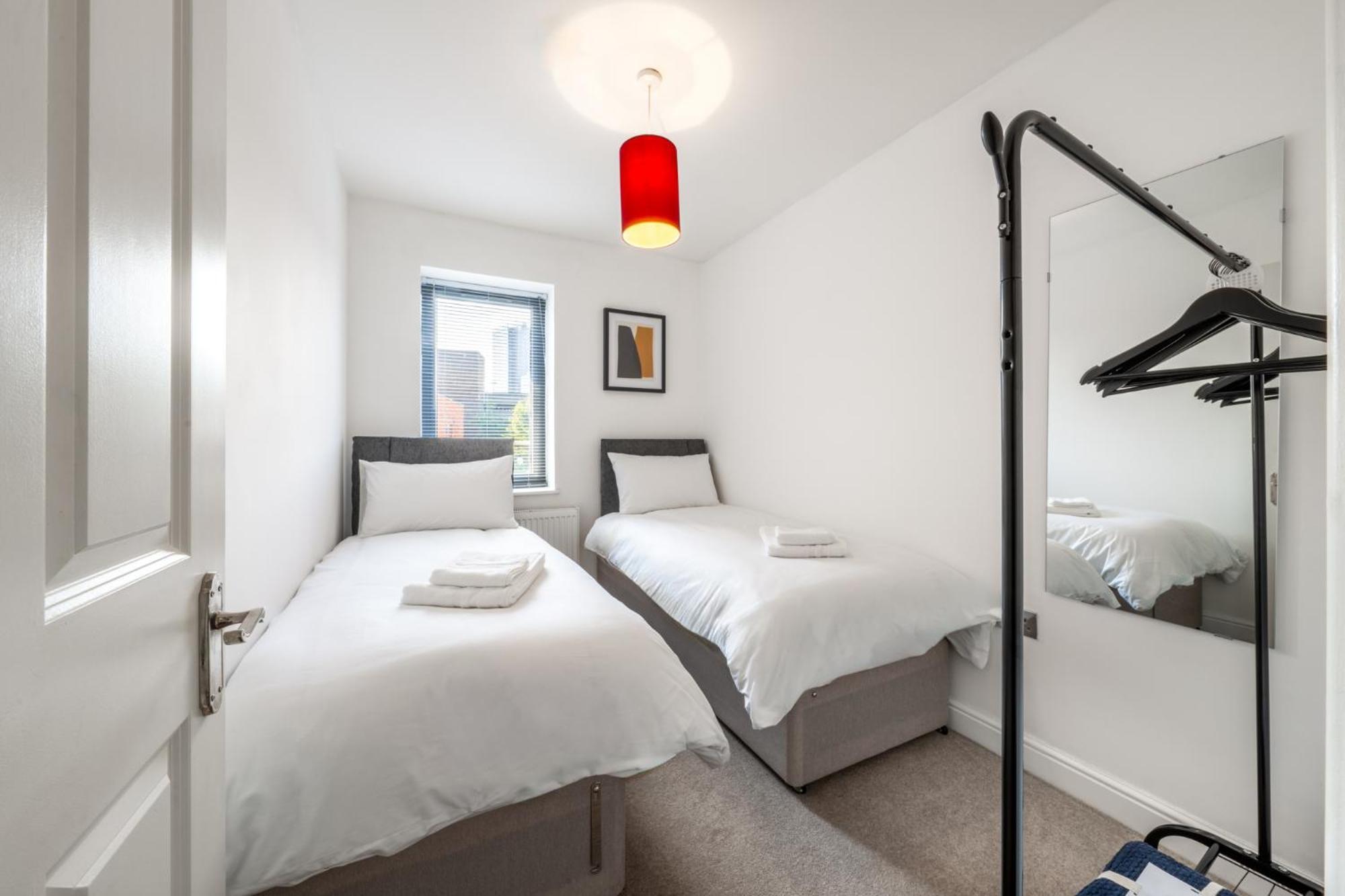 Central Watford Retreat By Hampton - Ideal For Contractors & Leisure Guestsアパートメント エクステリア 写真
