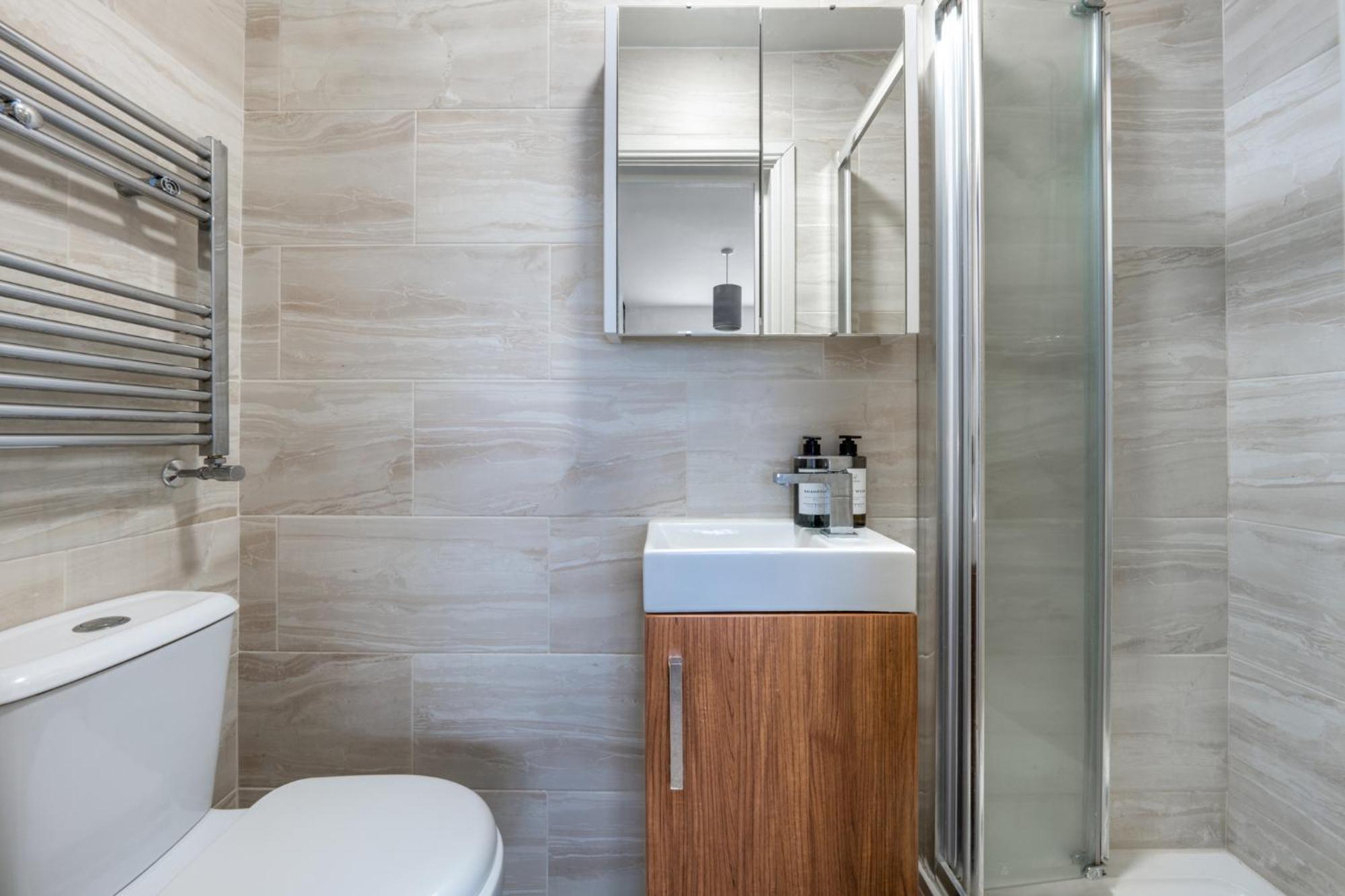 Central Watford Retreat By Hampton - Ideal For Contractors & Leisure Guestsアパートメント エクステリア 写真